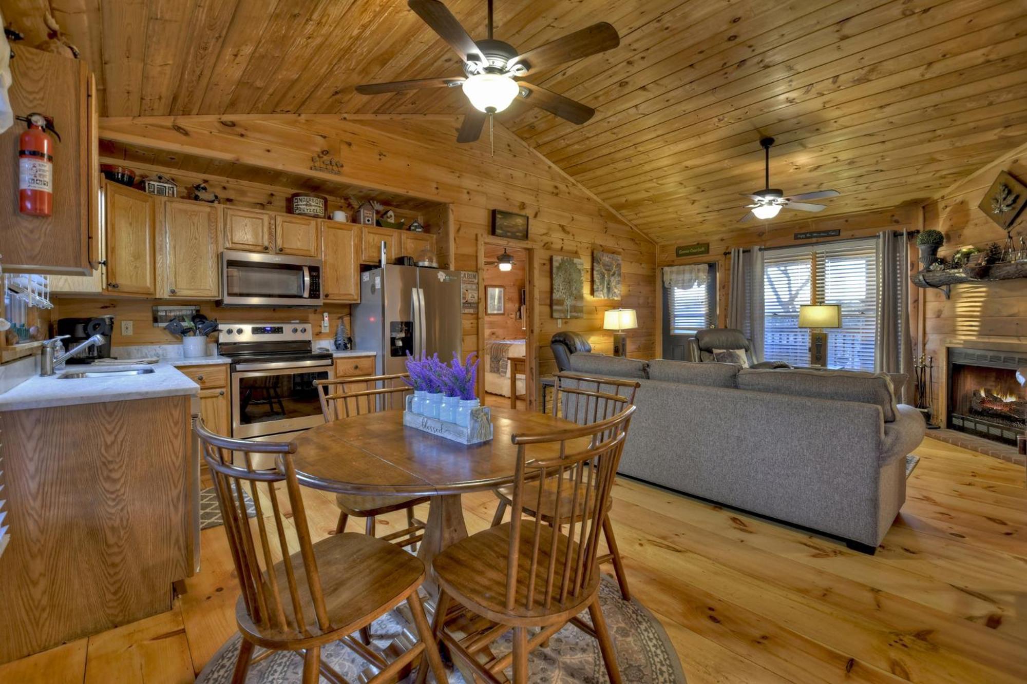 Villa Talking Leaves Hot Tub Firepit And Comfy King Beds Ellijay Exterior foto